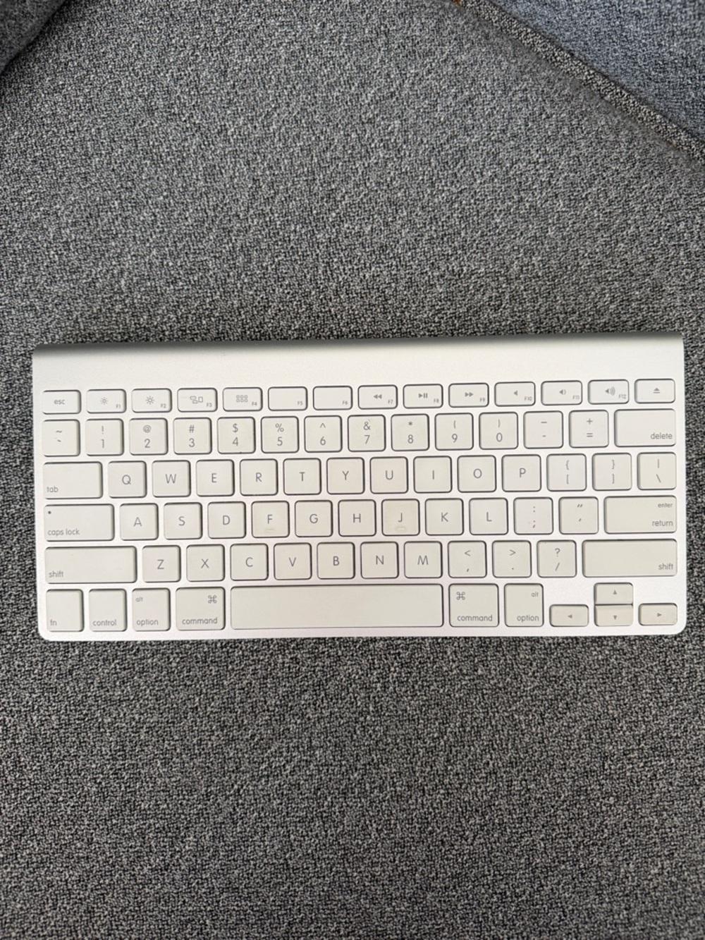 Apple Bluetooth Keyboard - Slim Design A1314
